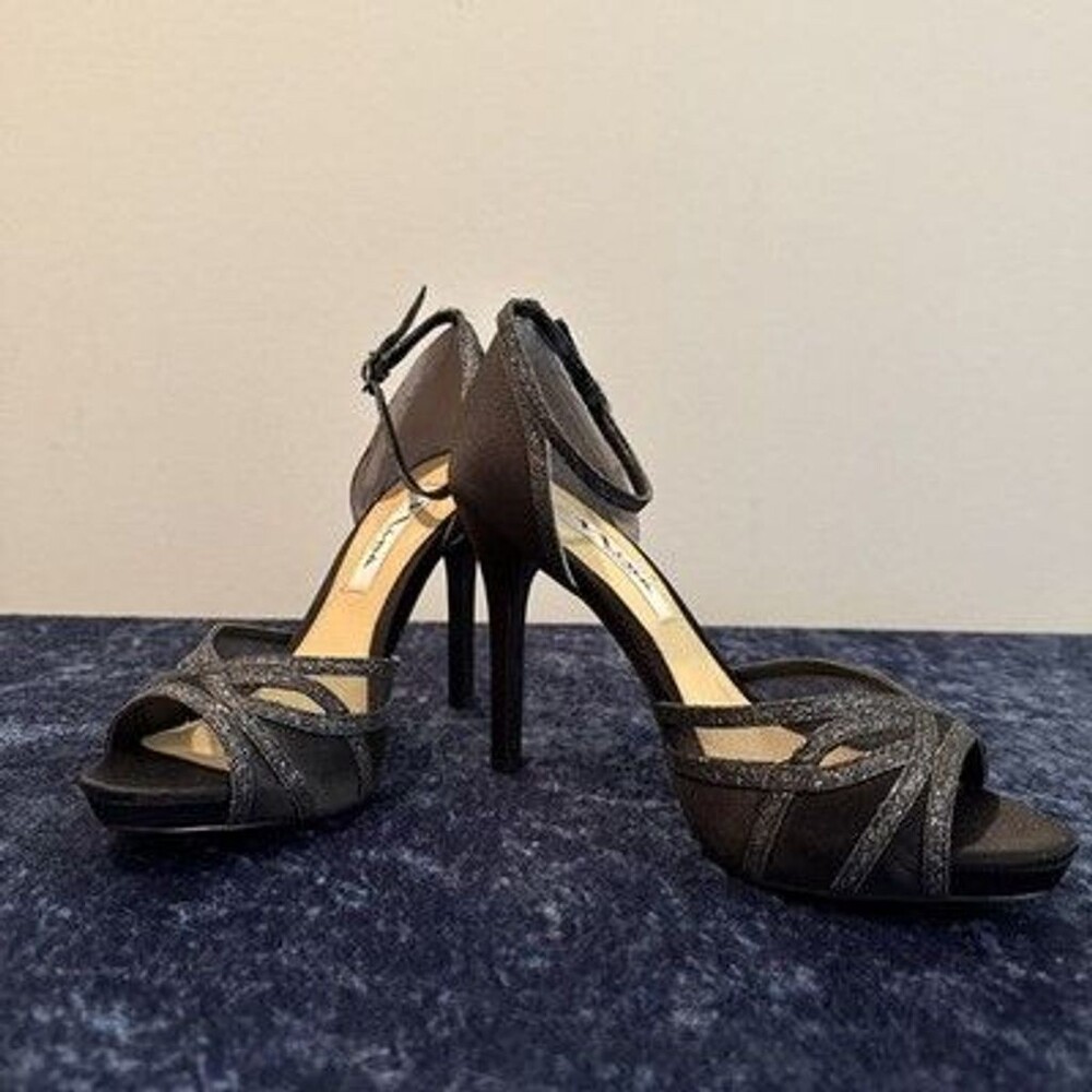 Nina Formal Open Toe High Heels With Black Sparkles And Ankle Strap 7.5 M